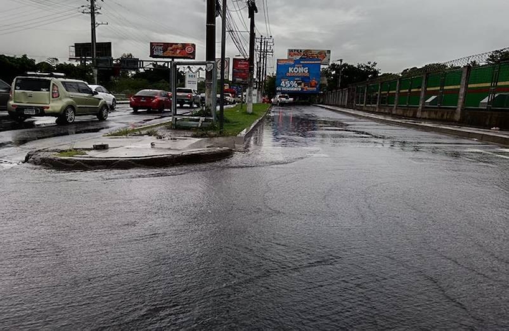 Lluvias y tormentas se intensificarán este lunes en todo El Salvador