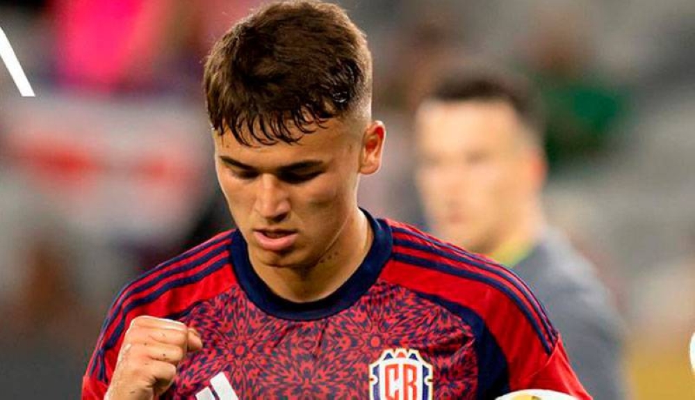 Costa Rica salva los muebles ante Surinam con un penalti en el último suspiro