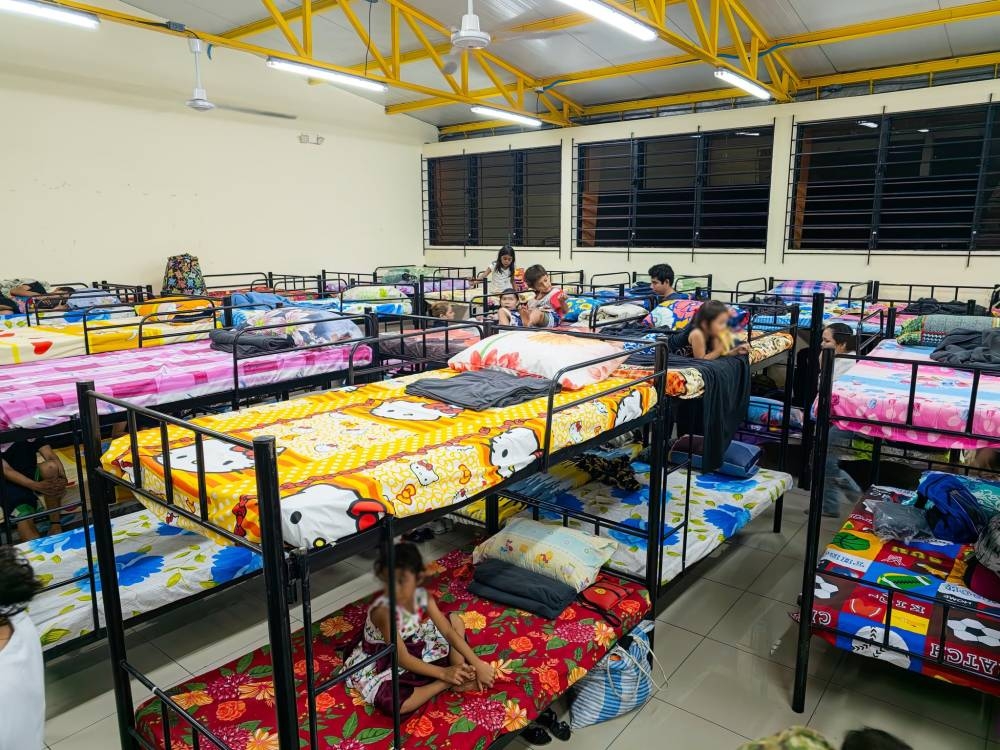 Gobernación comprará camarotes, colchonetas y frazadas para albergues por más de $198,000