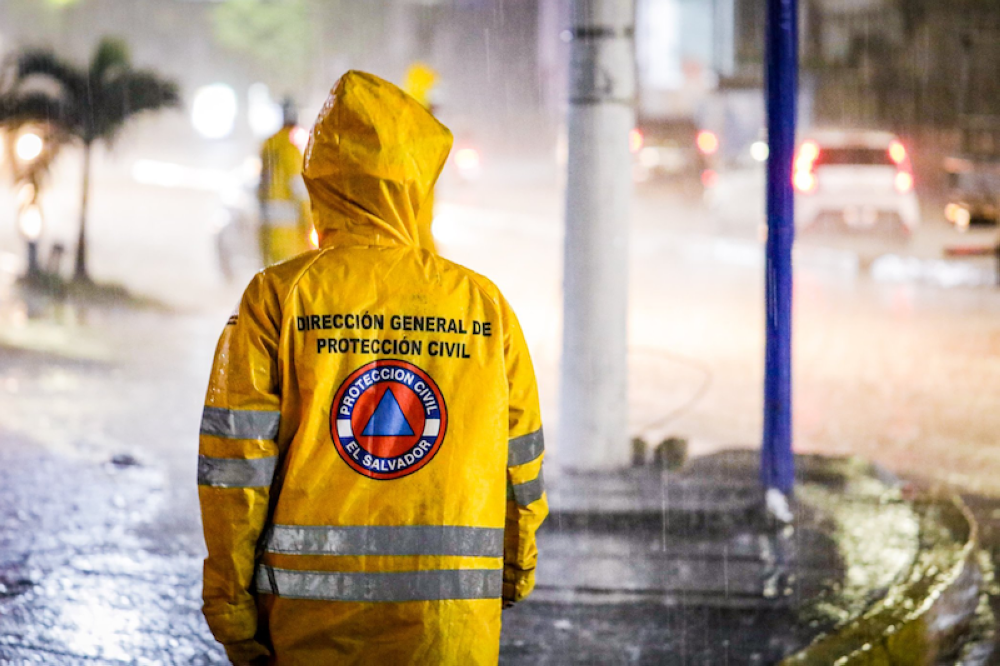 La depresión tropical 5-E se convertirá en tormenta tropical esta madrugada, advierte Centro Nacional de Huracanes