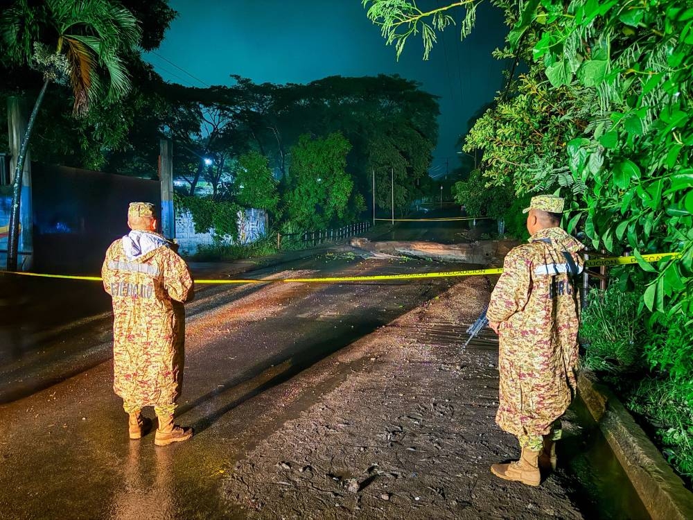Fuertes lluvias provocan colapso de puente en Villa Lourdes, Colón
