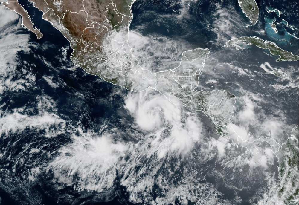 México se mantiene en alerta por probable evolución de «Erick» a huracán categoría dos