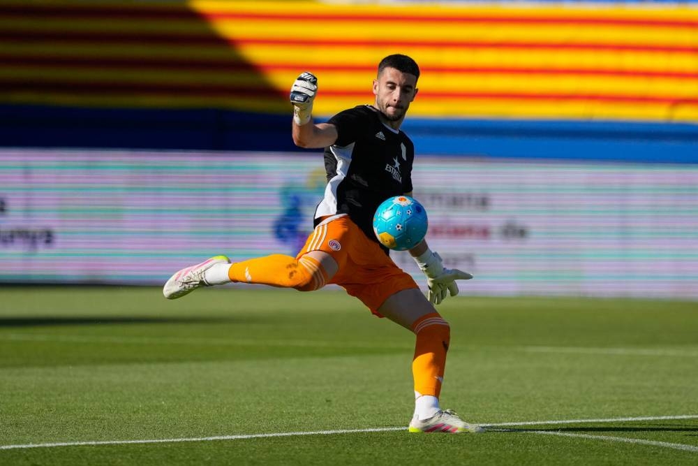 El Barça anuncia el fichaje del portero Joan Garcia hasta 2031