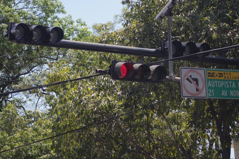VMT alerta sobre «apagones intermitentes» en semáforos de la zona central