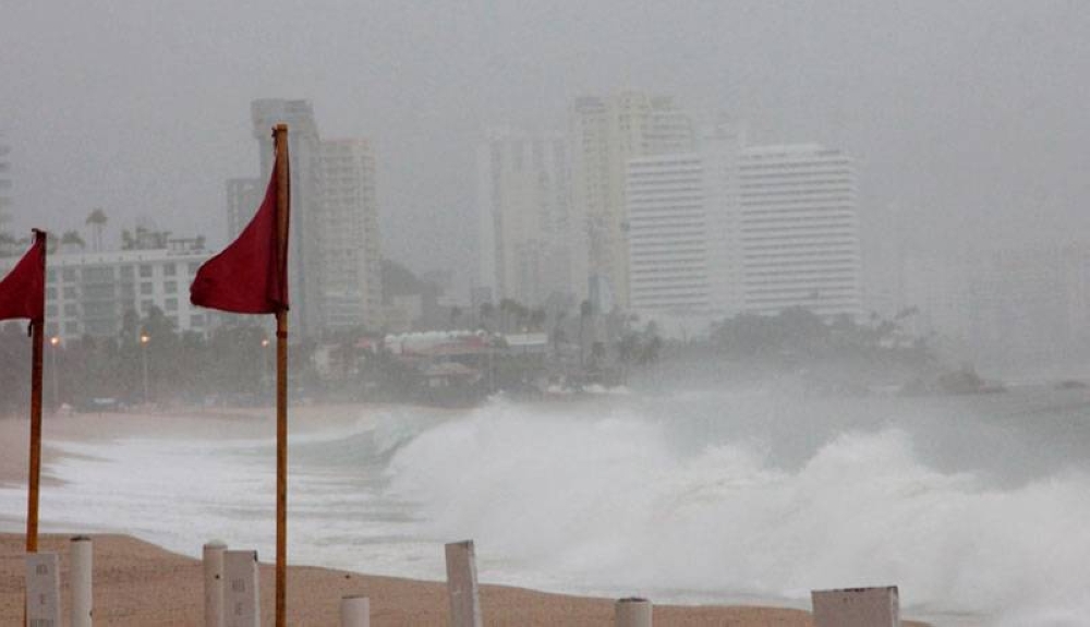 Huracán Erick se intensifica y alcanza categoría 3 a unas horas de llegar al sur de México