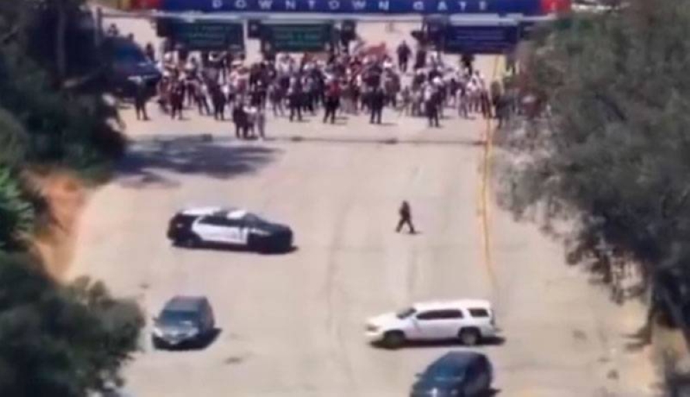 Los Dodgers niegan permiso para usar el estacionamiento del estadio a agentes de ICE