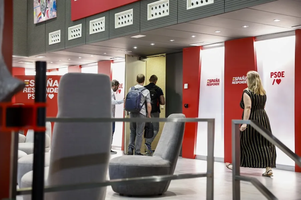 Allanan sede del partido oficial español por caso de corrupción en contratos públicos