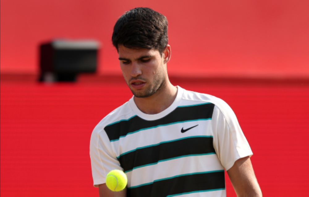 Alcaraz avanza con paso firme a semifinales de Queen’s tras vencer a Rinderknech