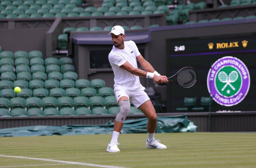 Novak Djokovic vuelve a Wimbledon con la mira en el título que le arrebató Alcaraz
