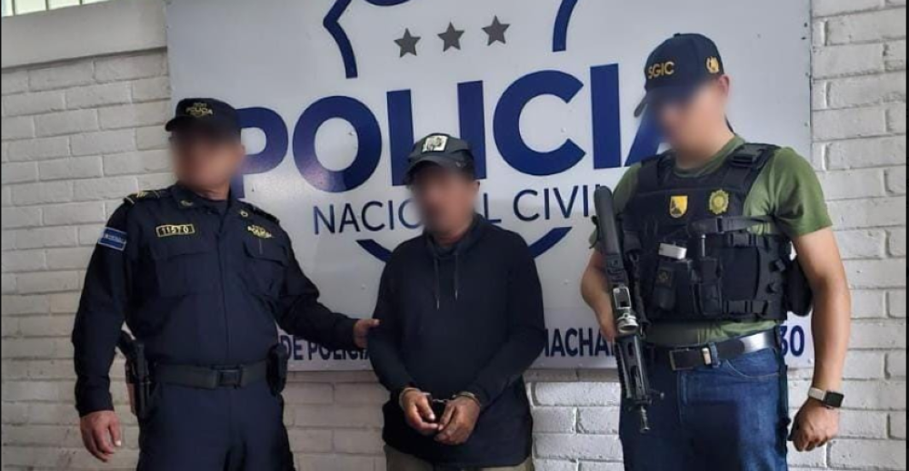 Entregan a El Salvador a presunto pandillero del Barrio 18 capturado en Guatemala