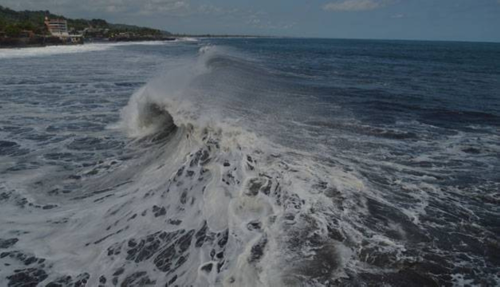Mareas vivas afectarán las costas salvadoreñas esta semana, advierte Medio Ambiente