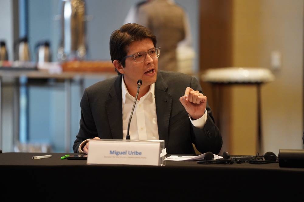 El senador colombiano Uribe Turbay será sometido a una nueva intervención tras el atentado