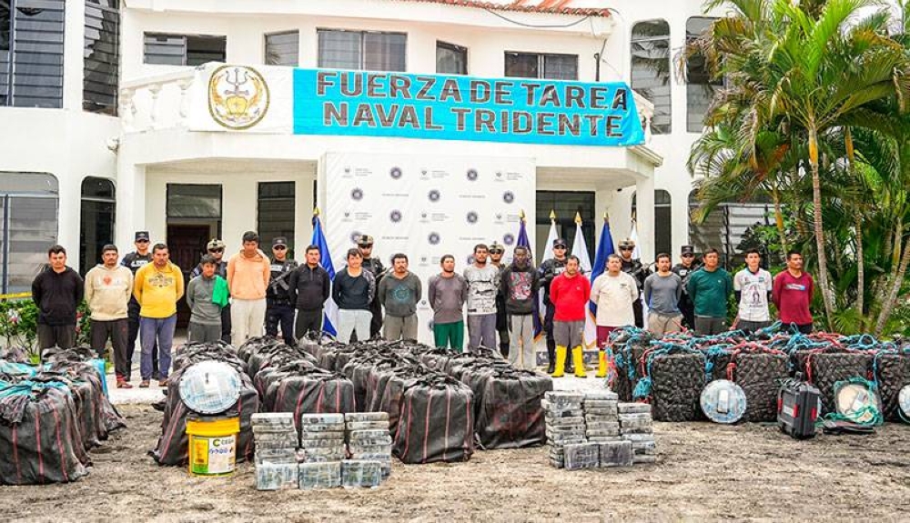 Seguridad presenta cocaína valorada en $157.4 millones y a 17 extranjeros capturados en altamar