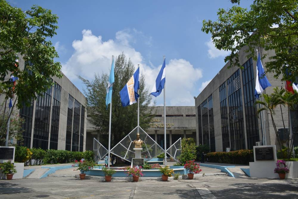 APES exige permitir entrada de periodistas al Centro Judicial Isidro Menéndez