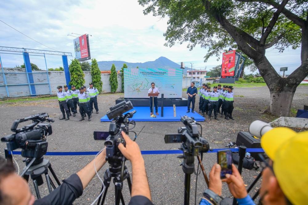 Restringirán paso en calle antigua a Huizúcar por instalación de tubería a partir de este miércoles
