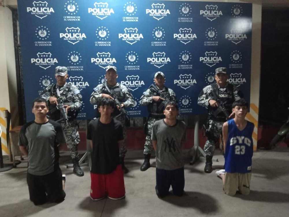 Tres menores acusados por el feminicidio de adolescente en Soyapango seguirán detenidos