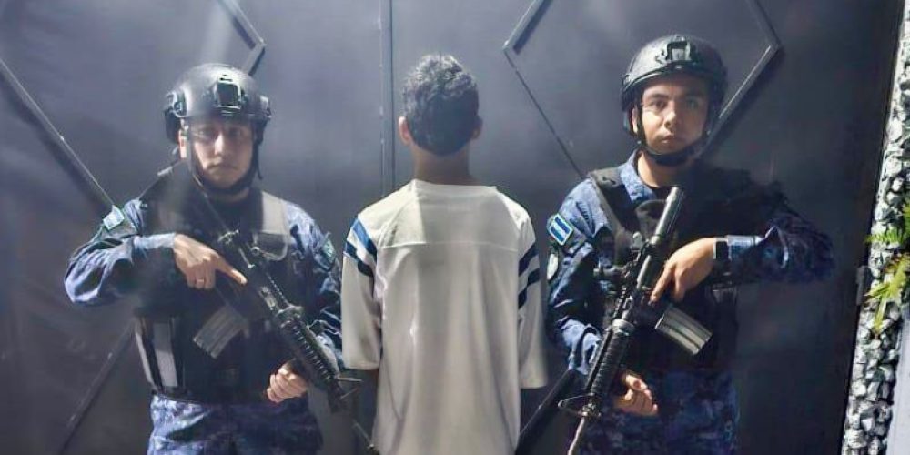 Detienen a menor de edad con siete paquetes de marihuana en San Marcos