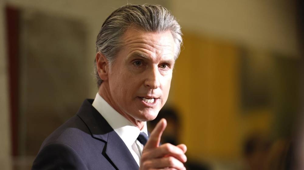 El gobernador de California demanda a Fox News por difamación y reclama $787 millones