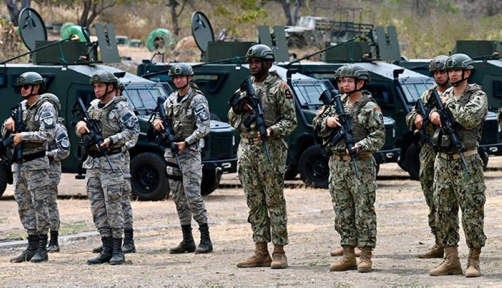 Ecuador planea contratar a policías y militares retirados para seguridad de las cárceles