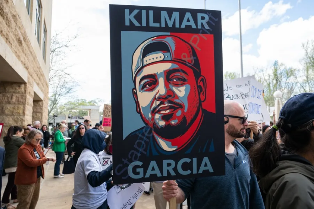 Jueza retrasa liberación de Kilmar Ábrego García para evitar una posible deportación