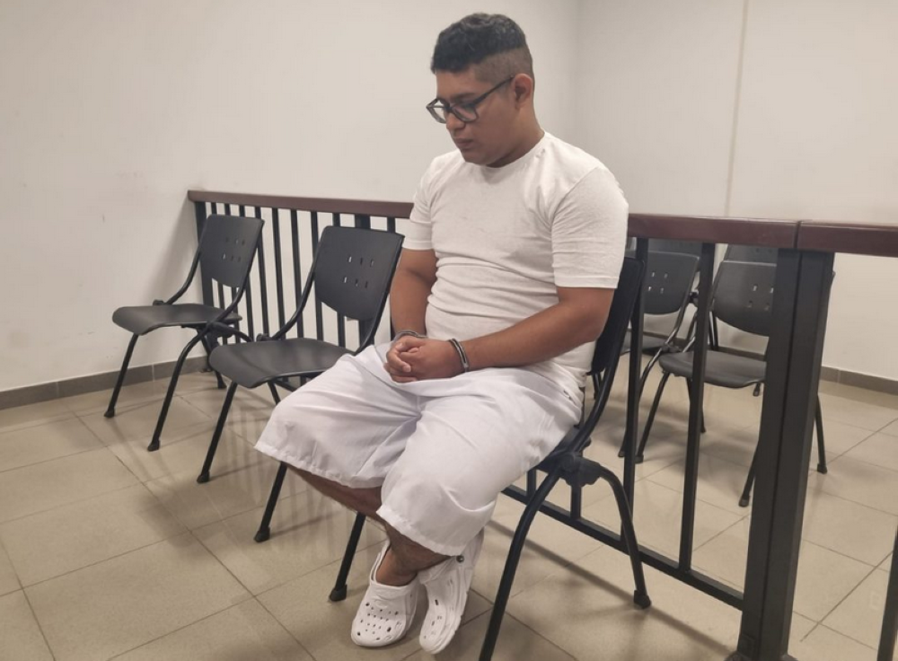 Un exinvestigador policial fue condenado a seis años por exigir $10,000 a víctima