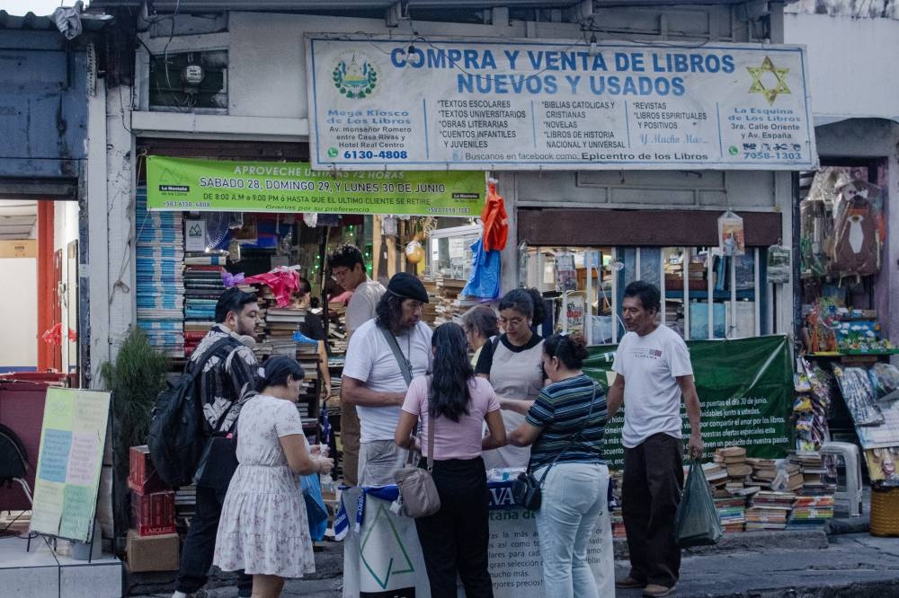 La Montaña de los Libros no cierra y recibirá lectores hasta septiembre