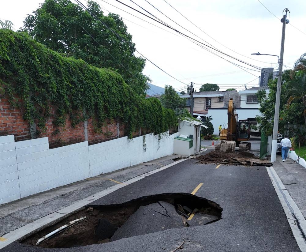 Lluvias provocan hundimiento en Lomas de San Francisco, denuncian habitantes de Antiguo Cuscatlán