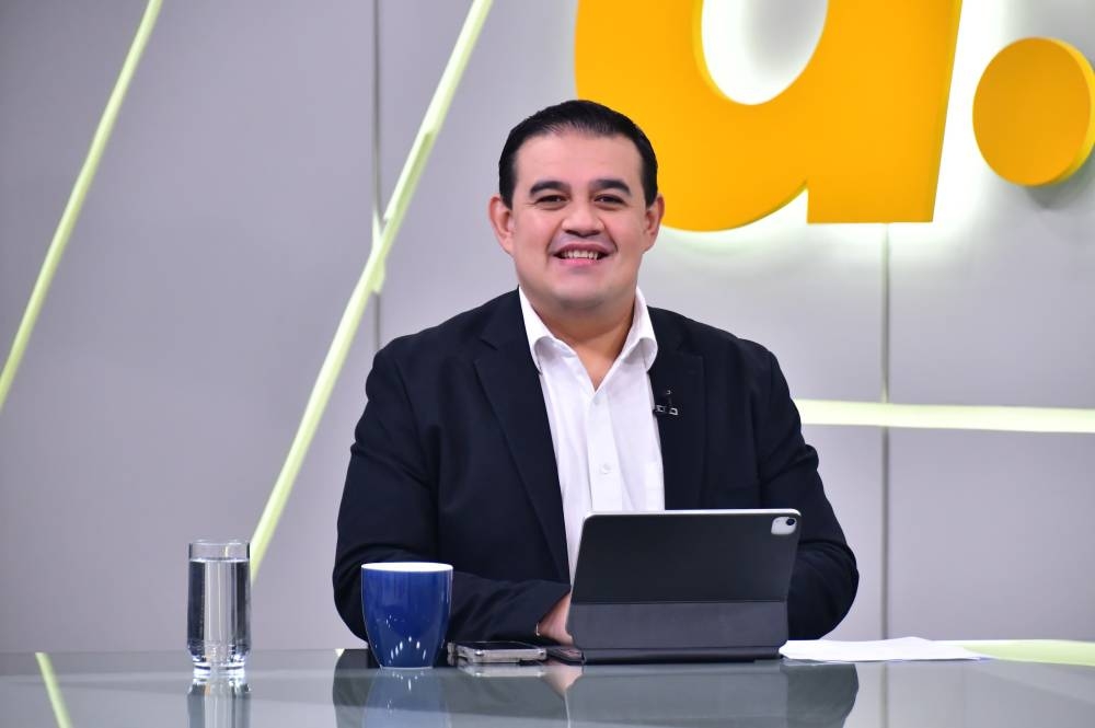 El Salvador quiere enviar jóvenes a la India para que «sean profesionales de la creación de contenido»