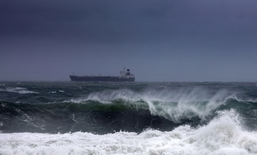 La tormenta tropical Flossie sigue debilitándose y se aleja de las costas de México