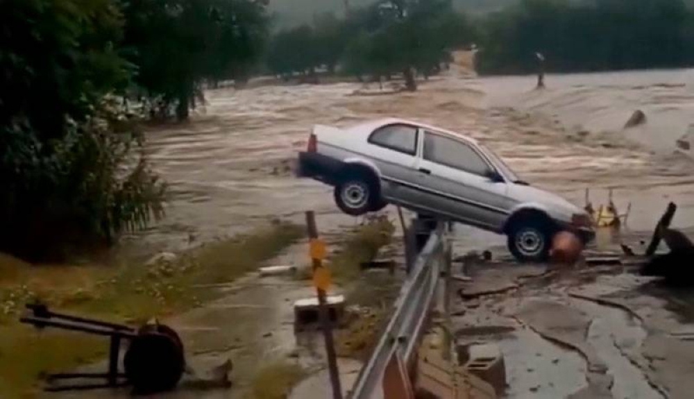Las inundaciones en Texas dejan al menos 13 muertos y decenas de desaparecidos