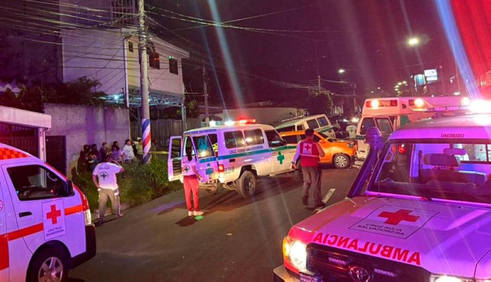 Múltiple accidente deja varios lesionados en calle a San Antonio Abad