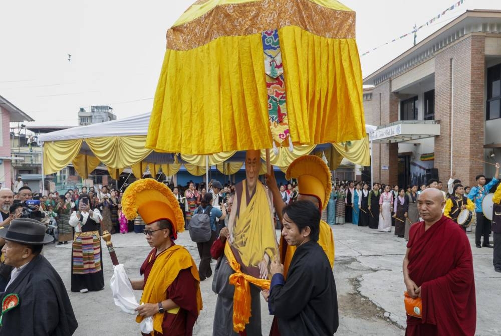 Exilio tibetano en Nepal celebra el 90º cumpleaños del dalái lama en pleno desafío a China