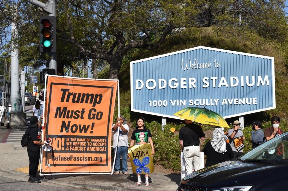 Un mes de redadas migratorias convierte a Los Ángeles en símbolo de resistencia