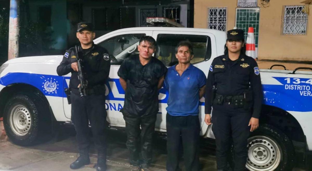 Padre e hijo son detenidos en Verapaz por agredir a hombre con un corvo