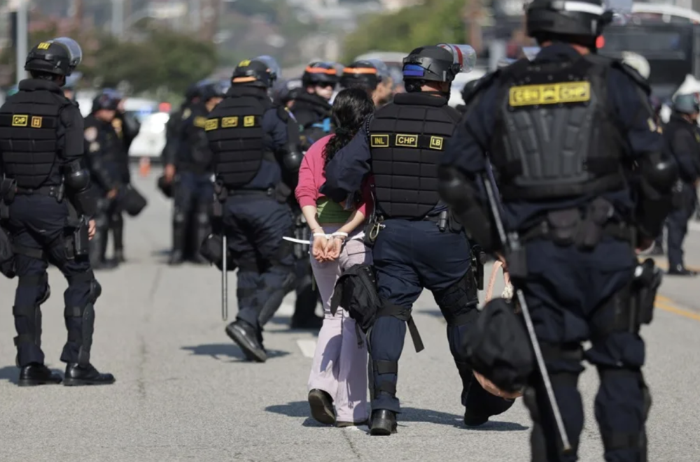 Fiscales demócratas refuerzan demanda contra las redadas antiinmigración en Los Ángeles