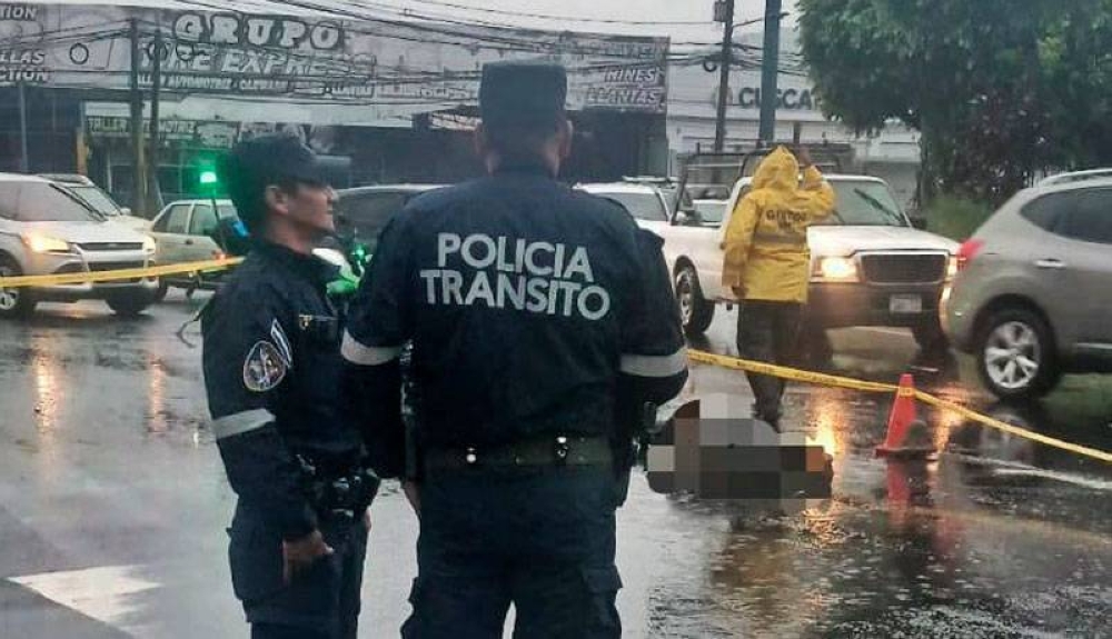 Motociclista muere en choque en el redondel El Platillo