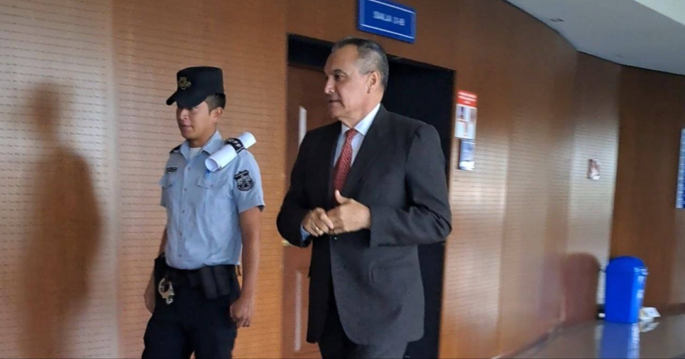 Exministro Atilio Benítez confiesa delitos de comercio ilegal de armas a cambio de juicio abreviado y reducción de pena