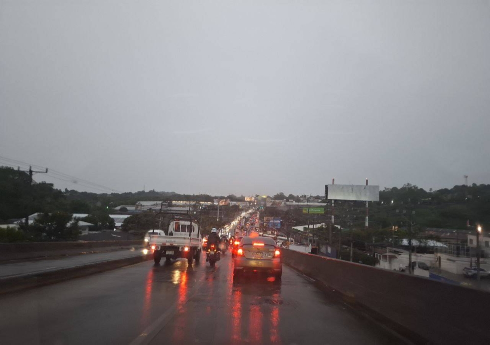 Anuncian tormentas eléctricas esta tarde y noche en zona central y norte