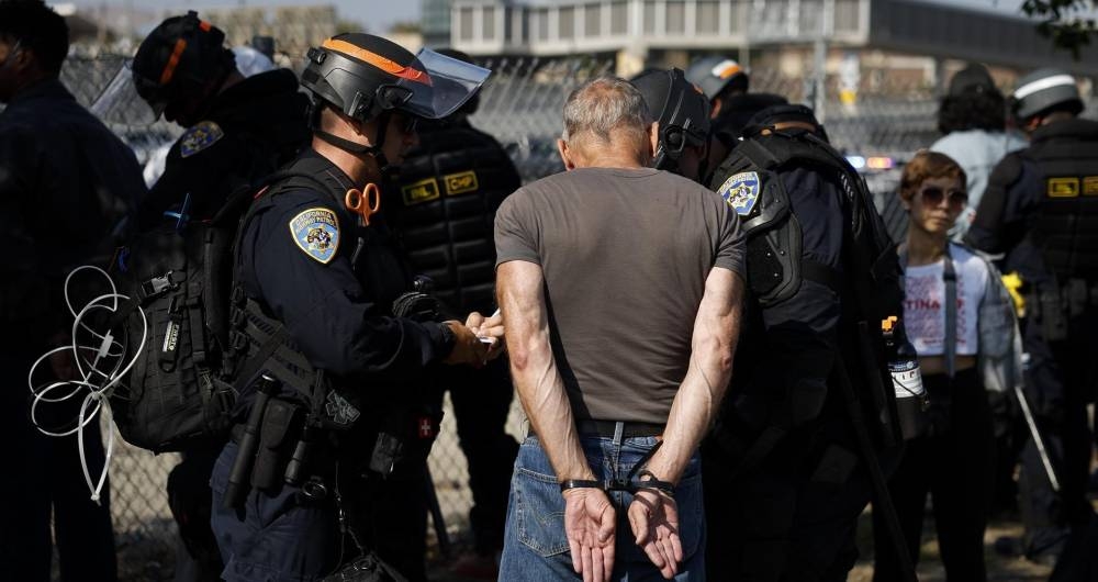 Obispo en California excusa a migrantes de asistir a misa por temor a las redadas de ICE