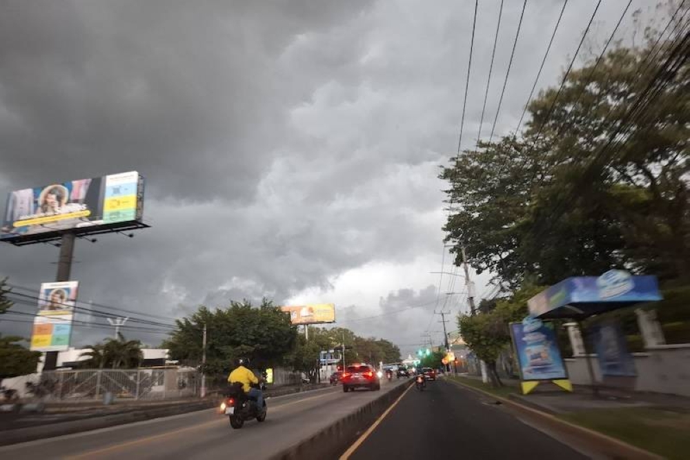 Lluvias y tormentas afectarán el occidente y centro de El Salvador este lunes