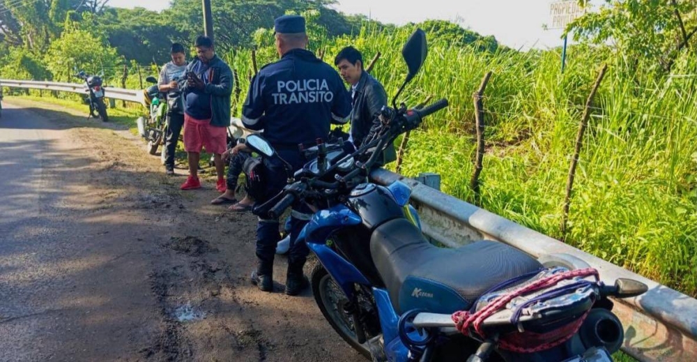 Accidentes de tránsito dejan a un motociclista lesionado y un camión volcado este lunes