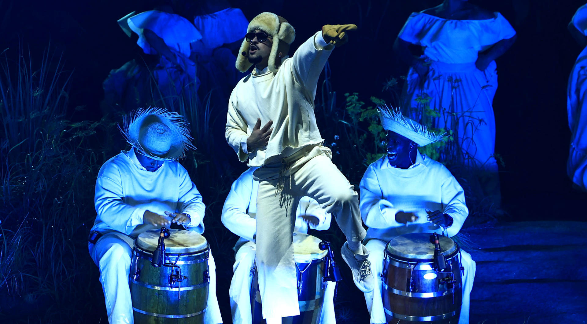 PETA denuncia que Bad Bunny usa gallinas durante sus conciertos en Puerto Rico