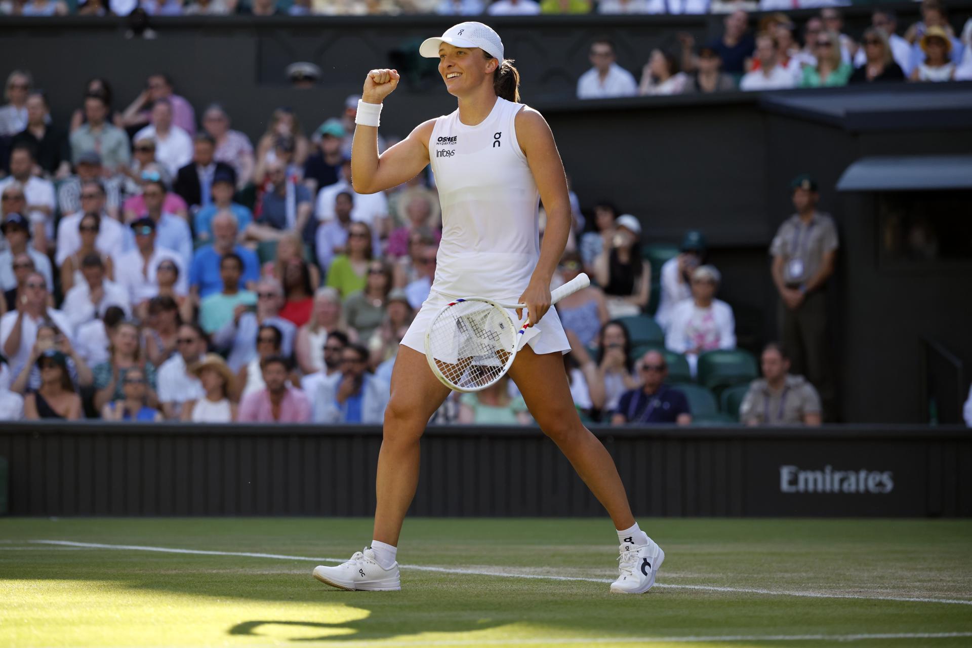 Swiatek arrolla a Bencic y alcanza su primera final de Wimbledon
