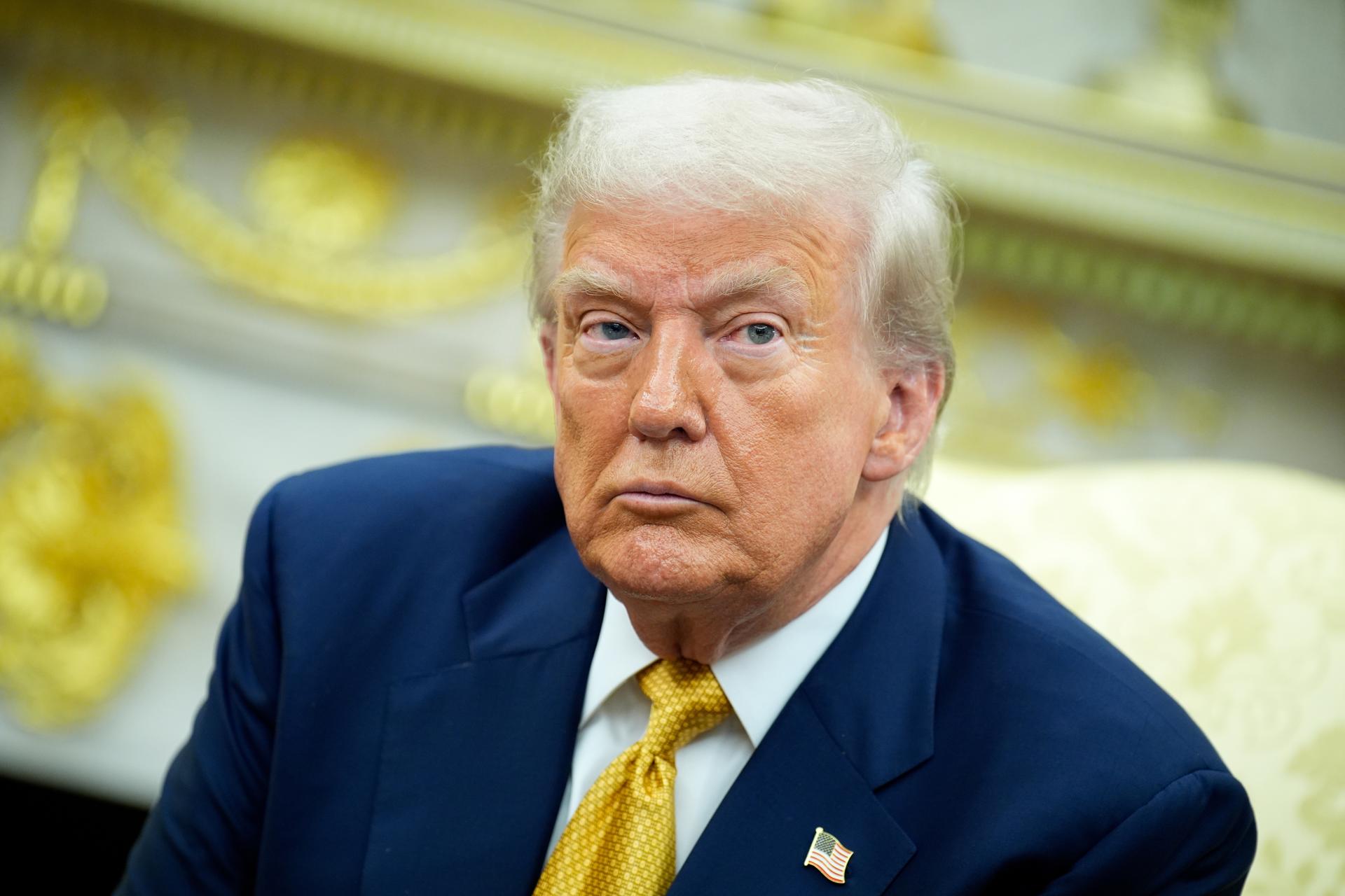 Trump redobla sus acusaciones contra Obama para desviar la atención del caso Epstein