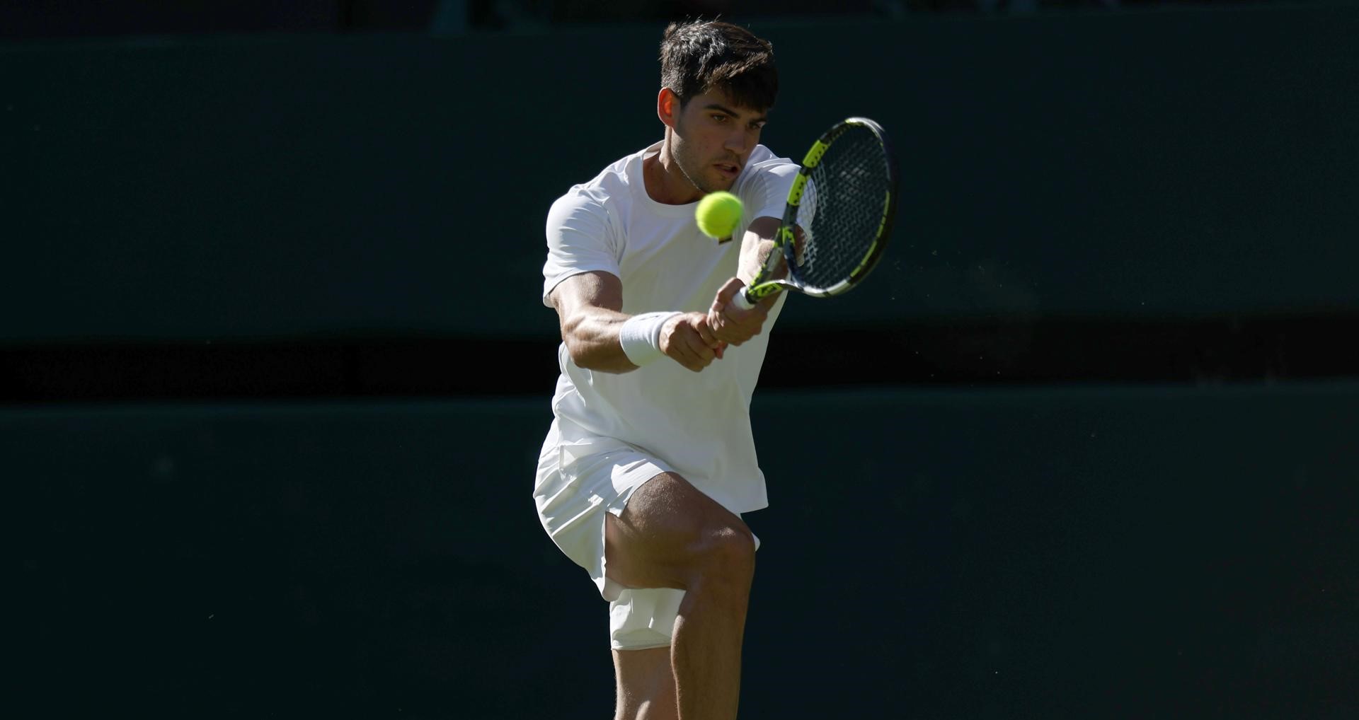 El tenista español Carlos Alcaraz mantiene el modo campeón en Wimbledon