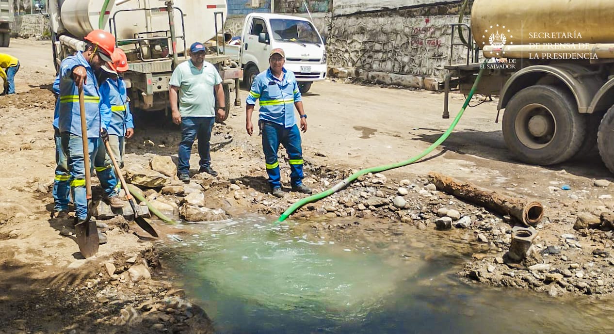 ANDA advierte deficiencia en servicio de agua en comunidades del Puerto de La Libertad por tubería dañada