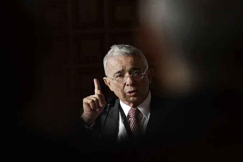 Condena a Álvaro Uribe agita política colombiana a meses de elecciones