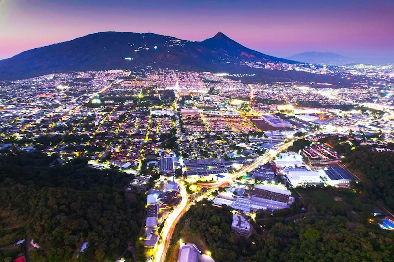 Gobierno propone régimen especial para atraer inversiones de alto valor en El Salvador