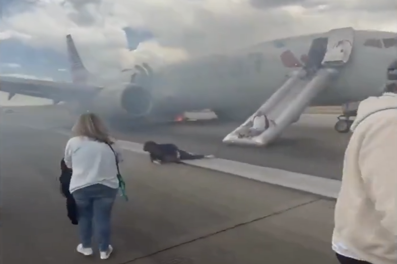 Incidente con tren de aterrizaje provoca evacuación de avión de American Airlines en Denver