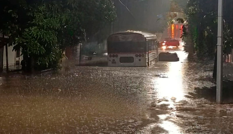 Lluvias ocasionan inundaciones en colonia Sierra Morena de Soyapango